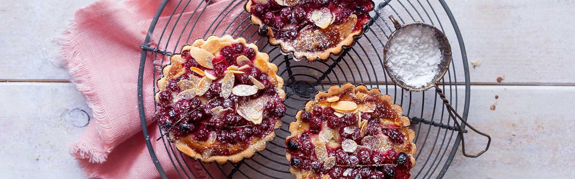 Johannisbeer-Marzipan-Tartelettes | Simply Yummy