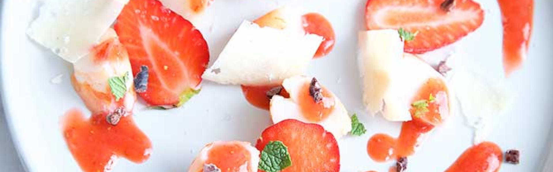 Garnelen mit Erdbeer-Harissa-Creme | Simply Yummy