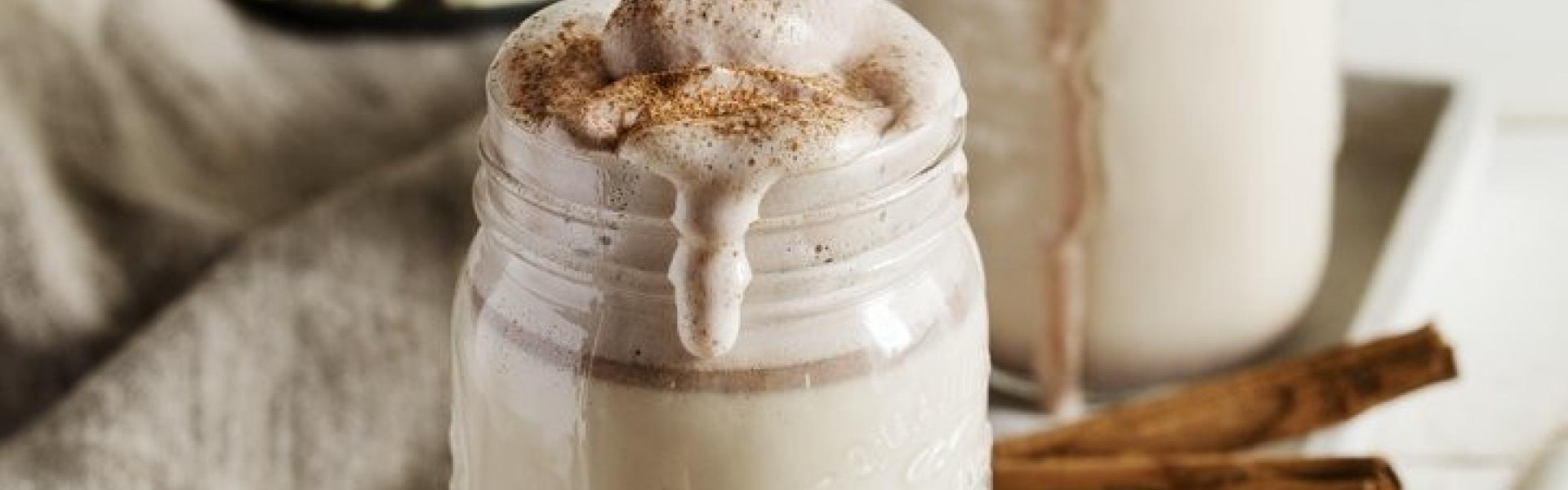 Heiße weiße Schokolade mit Kakaosahne im Cookit | Simply Yummy Heiße weiße Schokolade mit Kakaosahne im Cookit | Simply Yummy