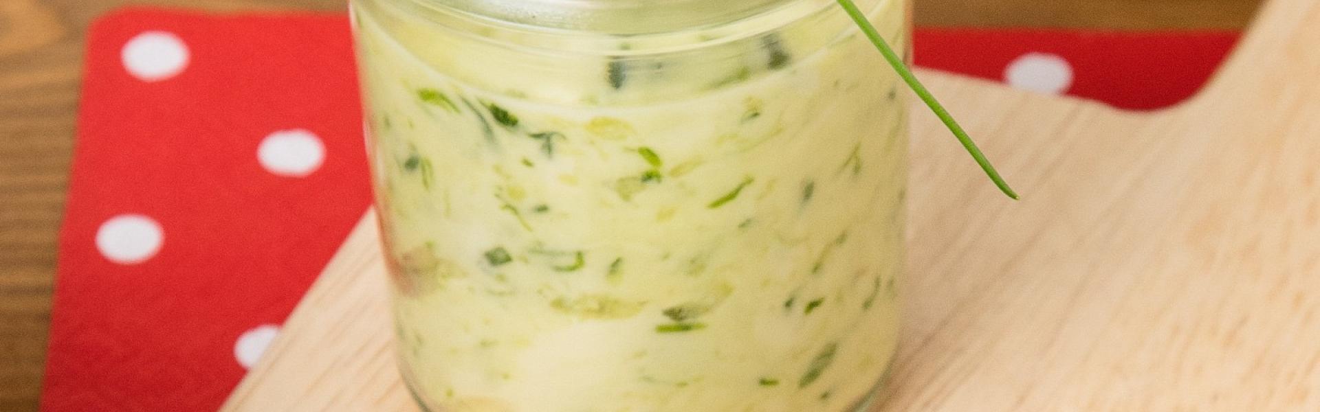 Knoblauchbutter mit Schnittlauch im Cookit | Simply Yummy