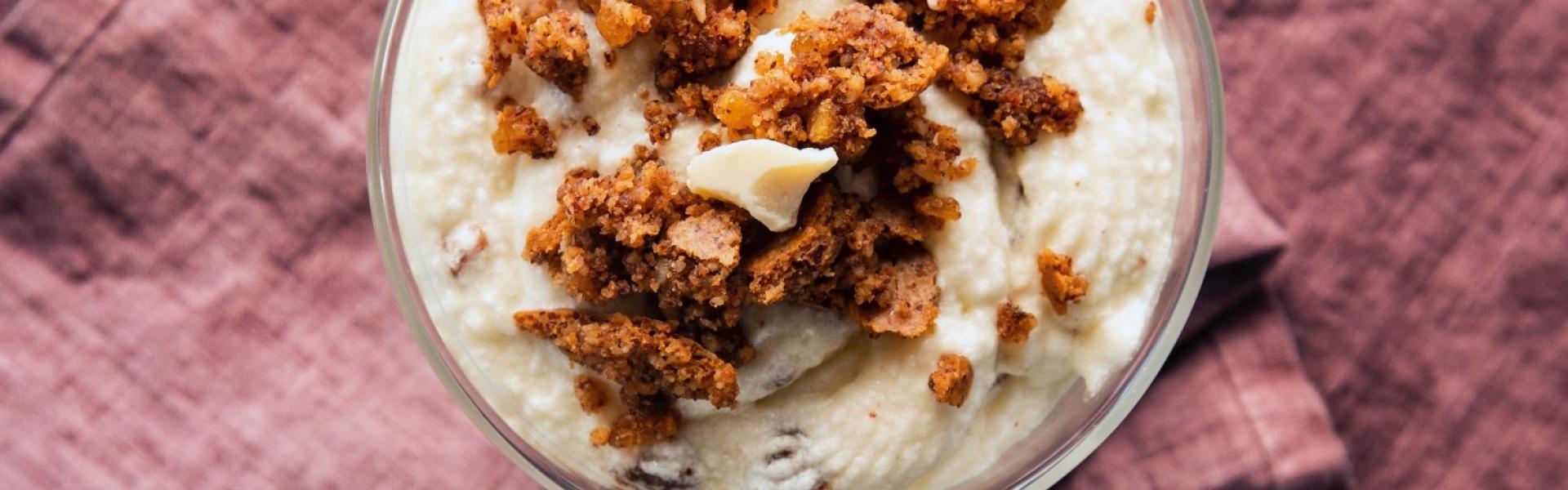 4-Zutaten-Lebkuchenmousse mit weißer Schokolade 4-Zutaten-Lebkuchenmousse mit weißer Schokolade