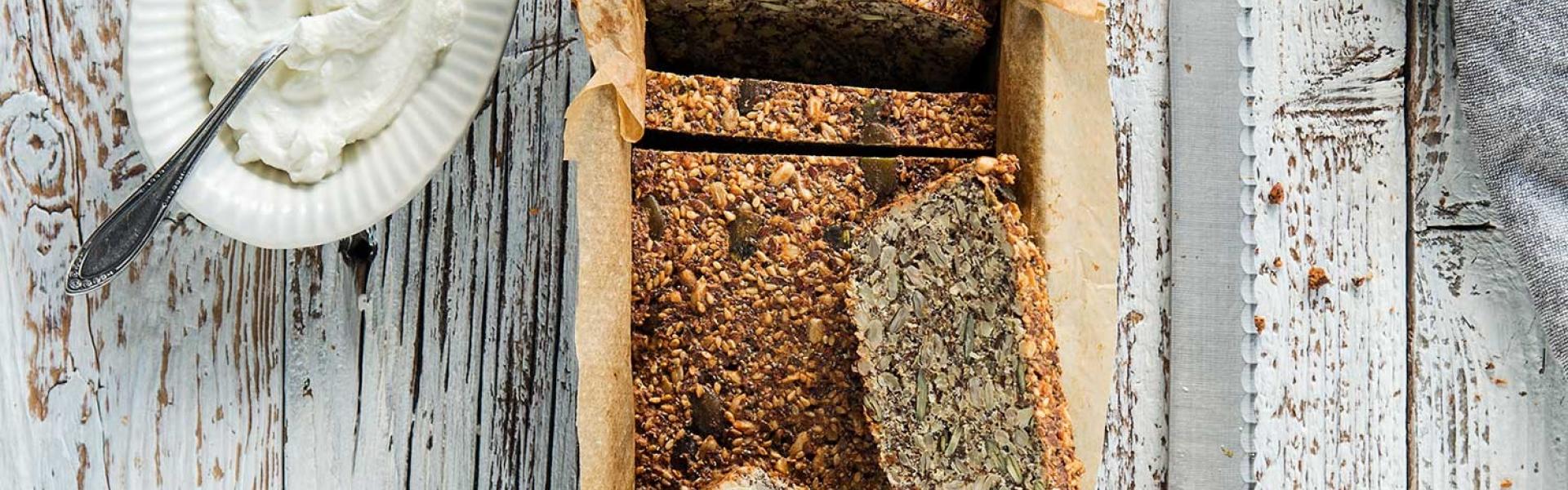 Low Carb Brot mit Quark ohne Hefe | Simply Yummy