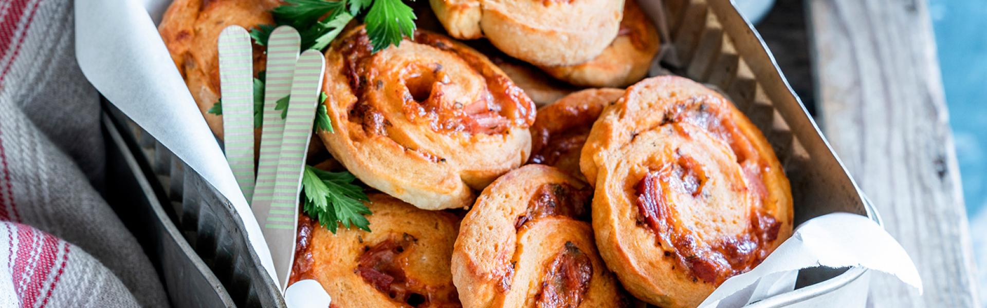 Pizzaschnecken aus Quark-Öl-Teig im Cookit | Simply Yummy