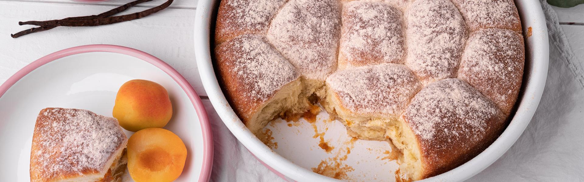 Buchteln mit Aprikosen-Mirabellen-Marmelade | Simply Yummy