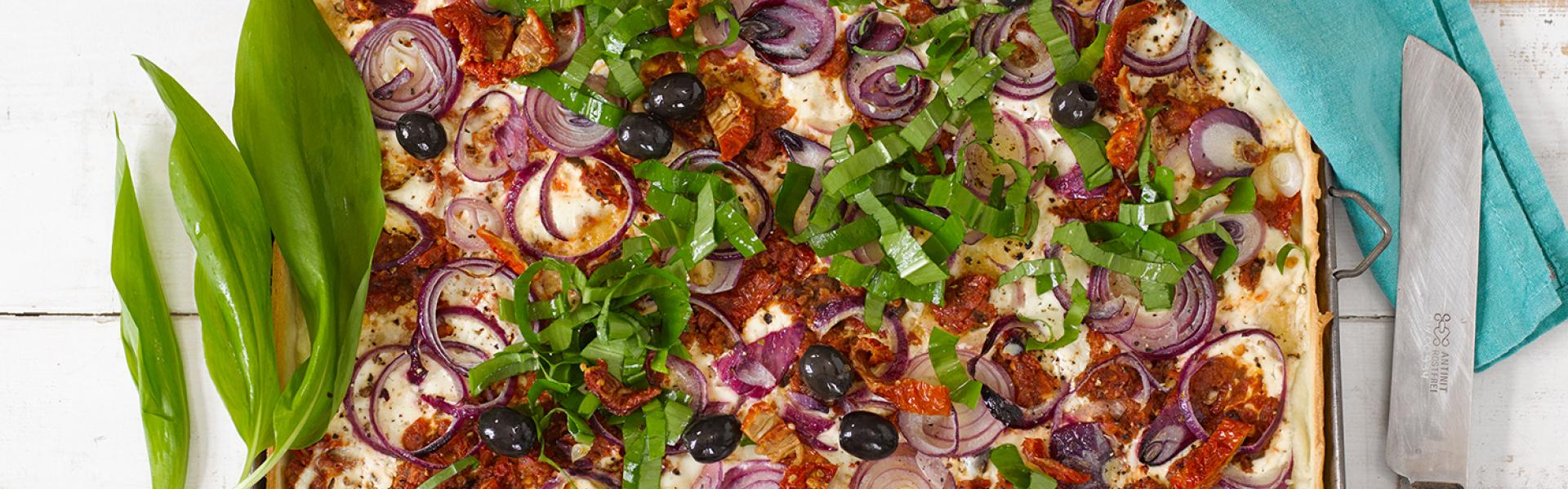 Flammkuchen mediterran zubereiten | Simply Yummy