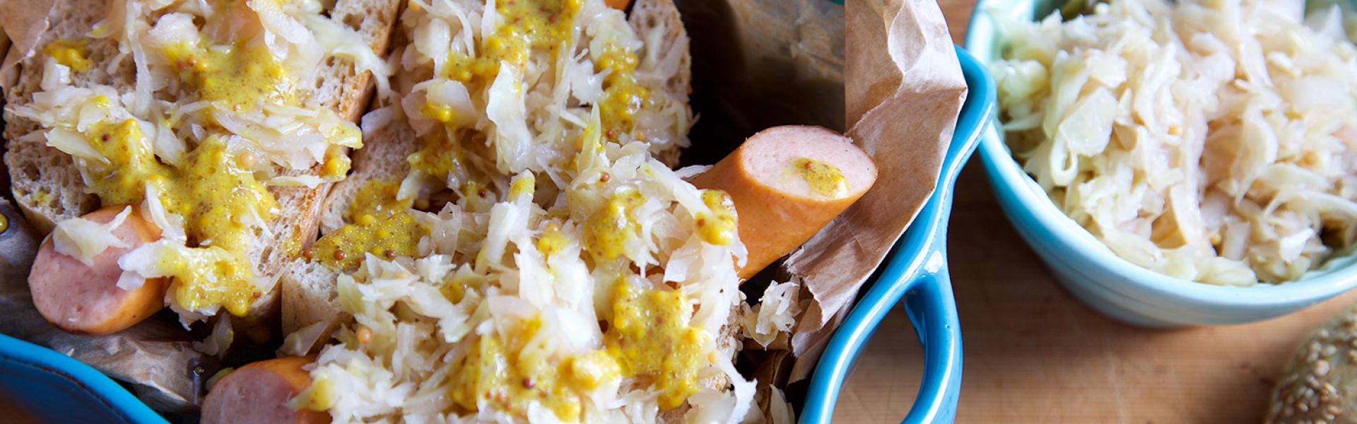 Hot Dogs mit Sauerkraut & WhiskySenfsoße Simply Yummy