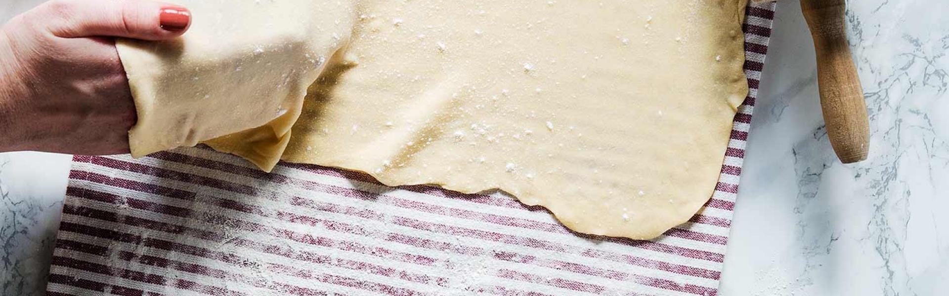 Strudelteig ohne Reißen ausziehen - 6 Gebote | Simply Yummy