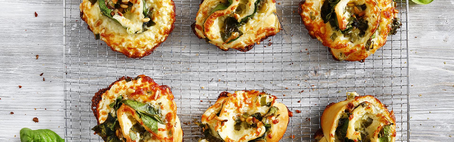 Pizzaschnecken mit Spinat und Frischkäse | Simply Yummy