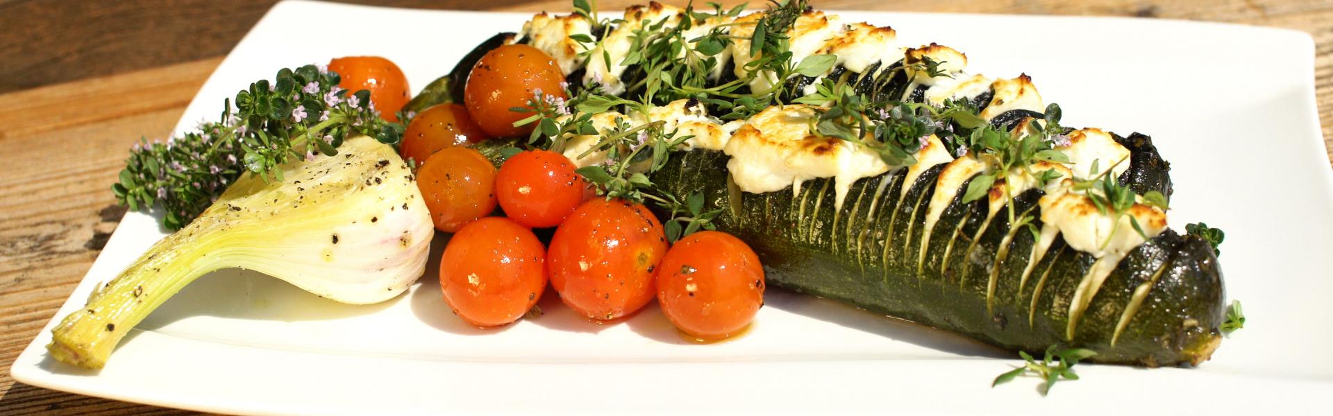 Hasselback-Zucchini mit Ziegenkäse