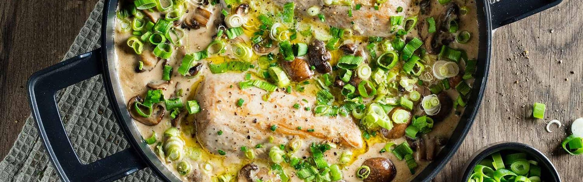 Schweinefilet mit Pilzen einfach im Backofen | Simply Yummy