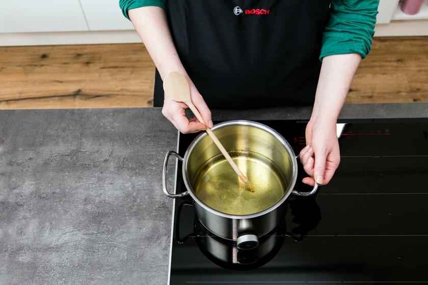 Frittieren im Topf ohne Fettspritzer - 6 Gebote | Simply Yummy