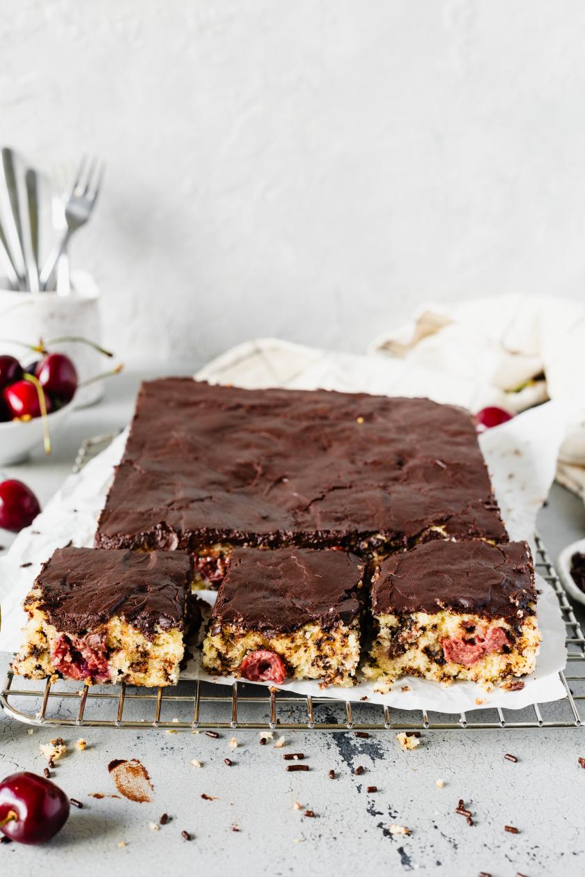 Ameisenkuchen vom Blech mit Kirschen | Simply Yummy