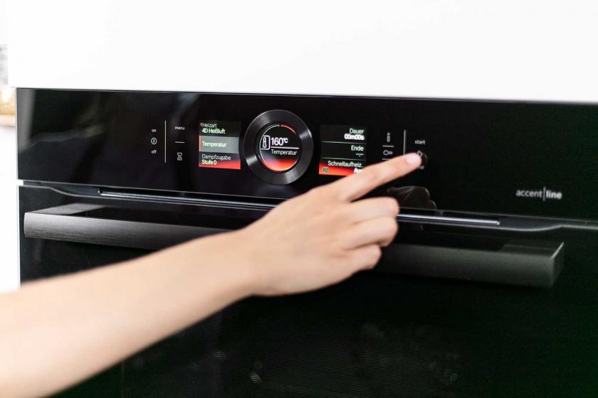 Der Backofen wird eingeschaltet.