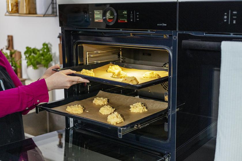 Amerikaner werden in den Backofen gegeben.