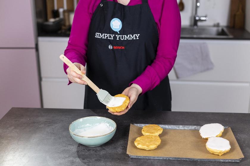 Amerikaner werde mit Zuckerguss bestrichen.