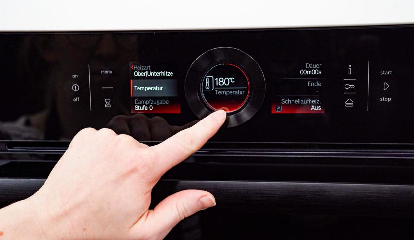 Für die Bolognese-Törtchen mit Knusperteig wird der Ofen eingeschaltet.