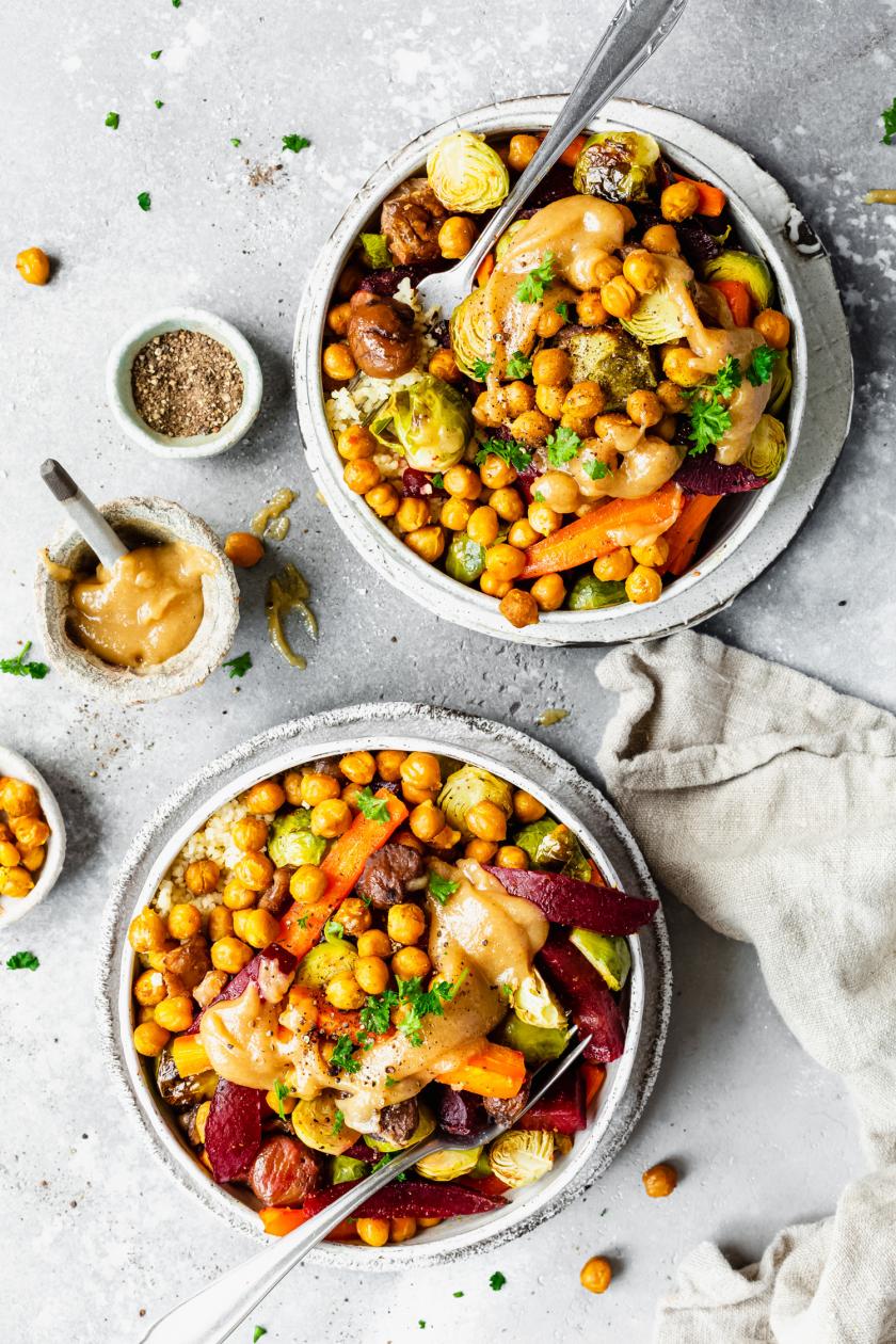 Bunte Winter Buddha Bowl mit Kichererbsen