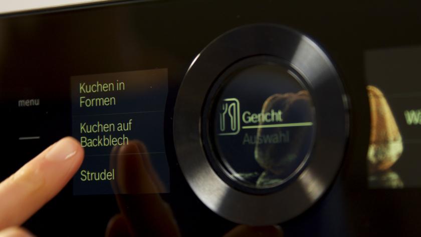 Der Backofen wird eingestellt.