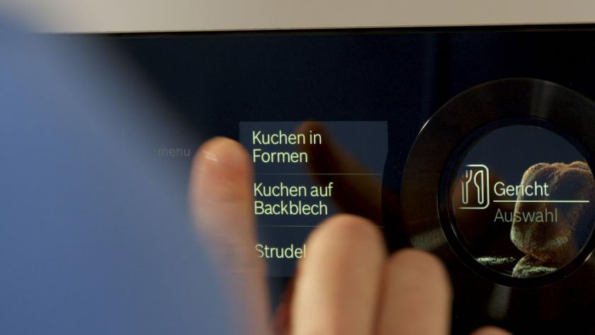 Der Backofen wird eingestellt.