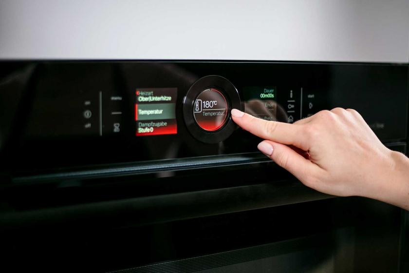 Backofen wird auf 180 °C Ober-/Unterhitze vorgeheizt.