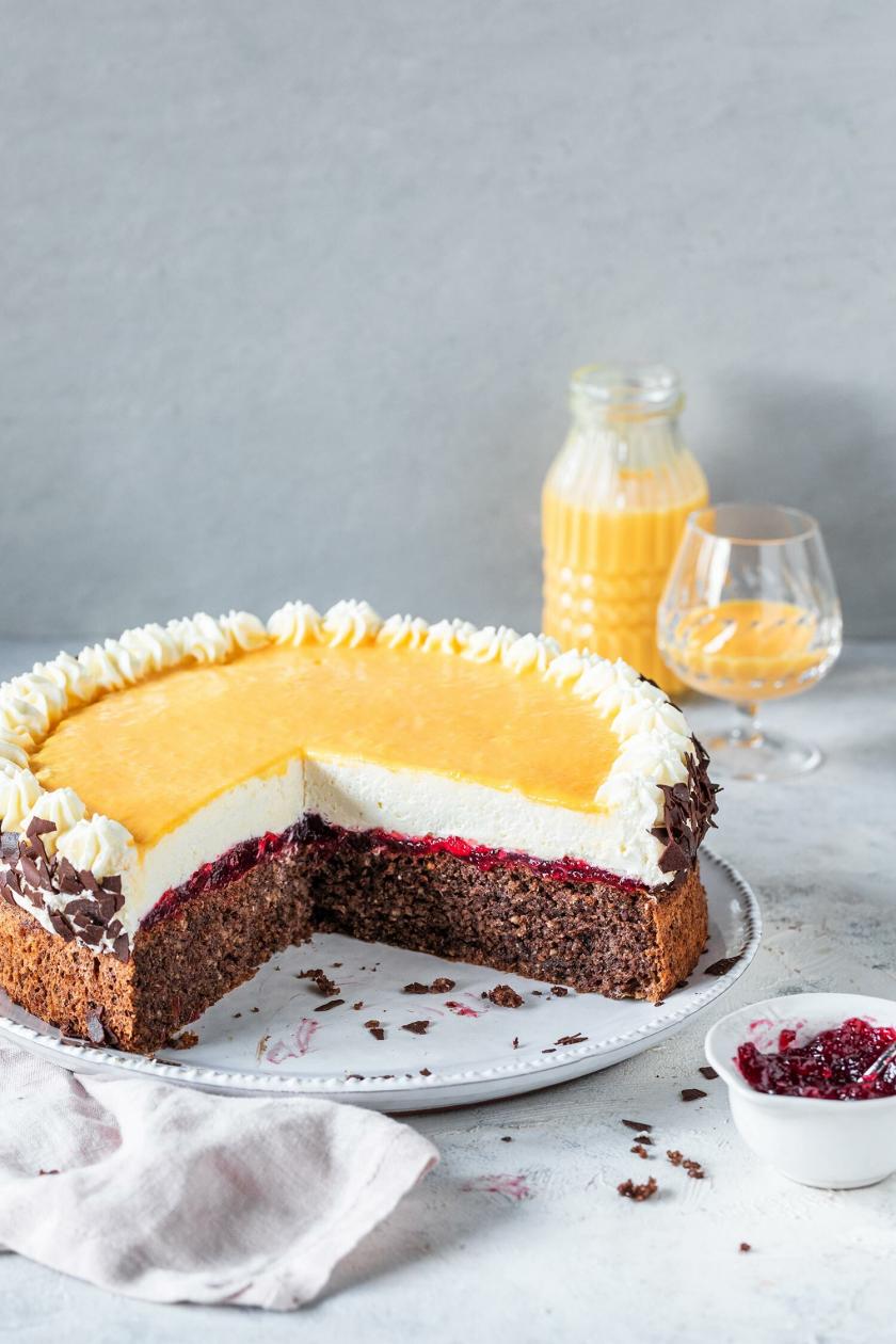 Eierlikörtorte mit Preiselbeeren | Simply Yummy