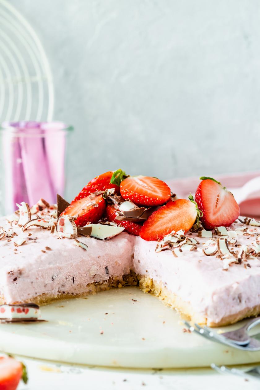 Erdbeer-Yogurette-Torte ohne Backen | Simply Yummy