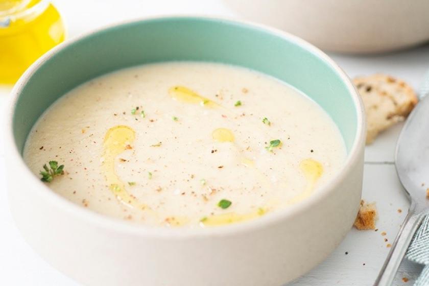 Cremesuppe vom schwarzen Rettich in Schale.