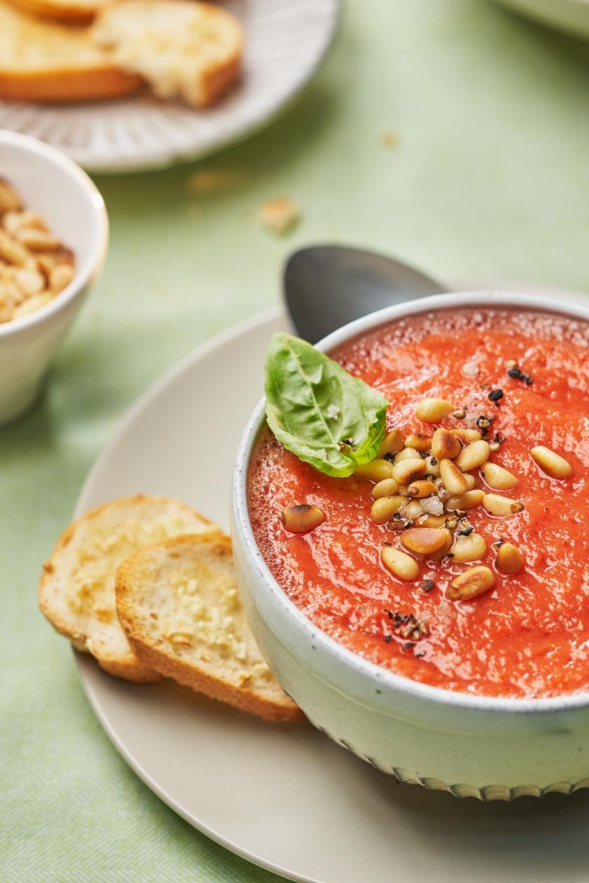 Gazpacho mit gerösteten Pinienkernen im Cookit | Simply Yummy