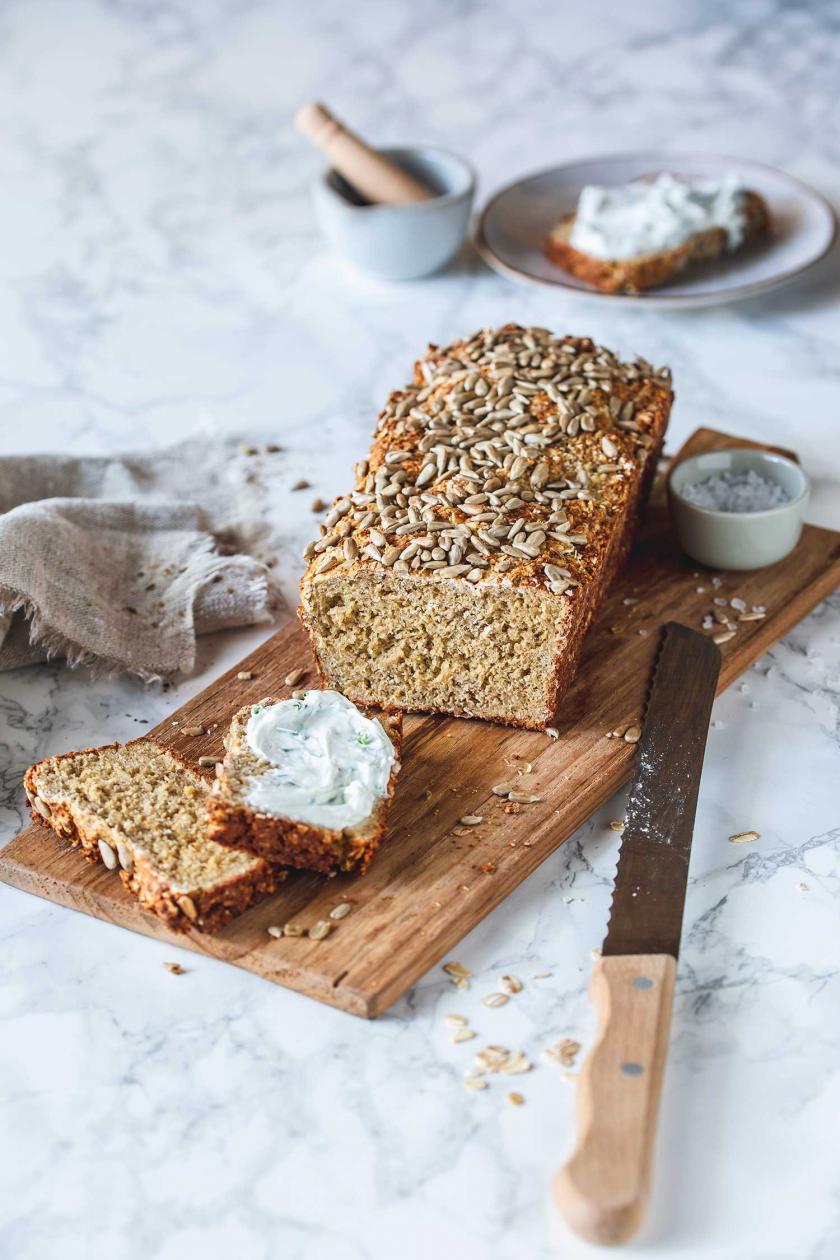 Haferflockenbrot mit Quark ohne Hefe | Simply Yummy