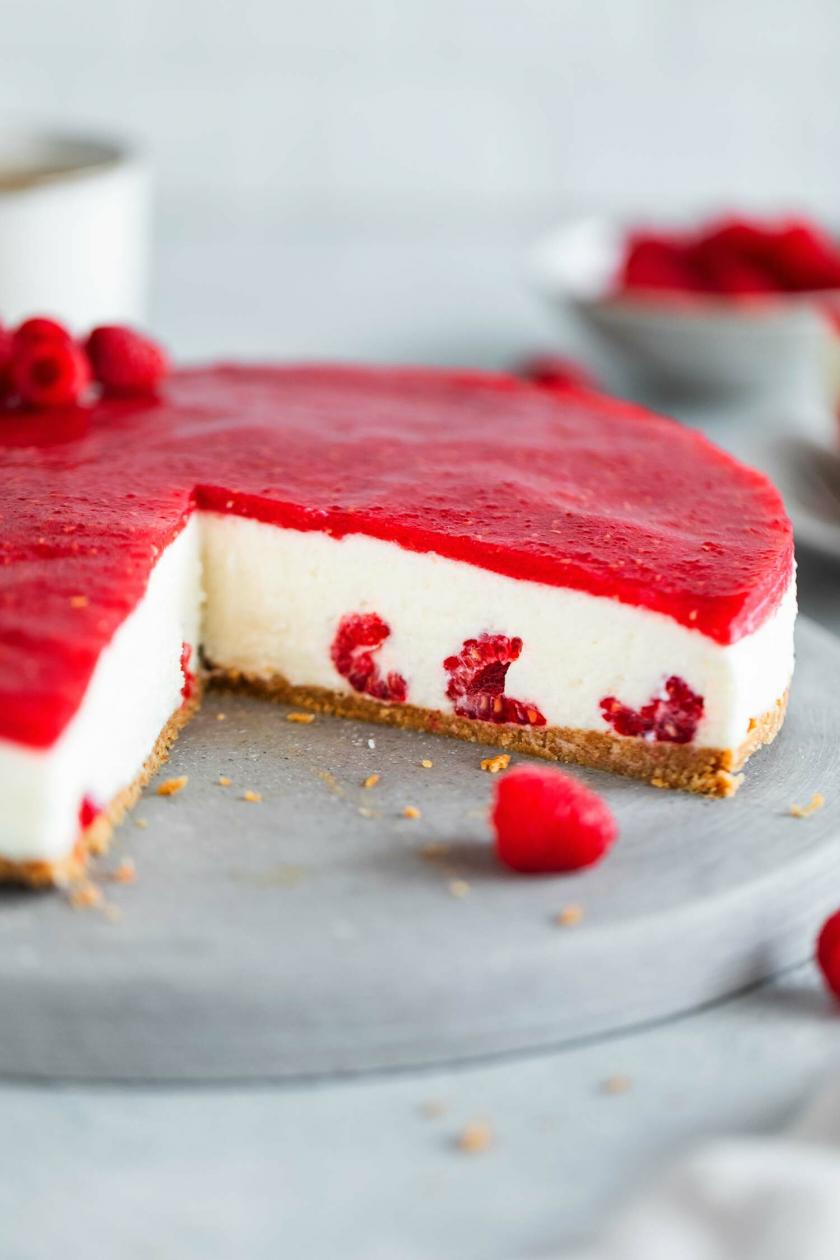 Schnelle Himbeer-Joghurt-Torte ohne Backen | Simply Yummy