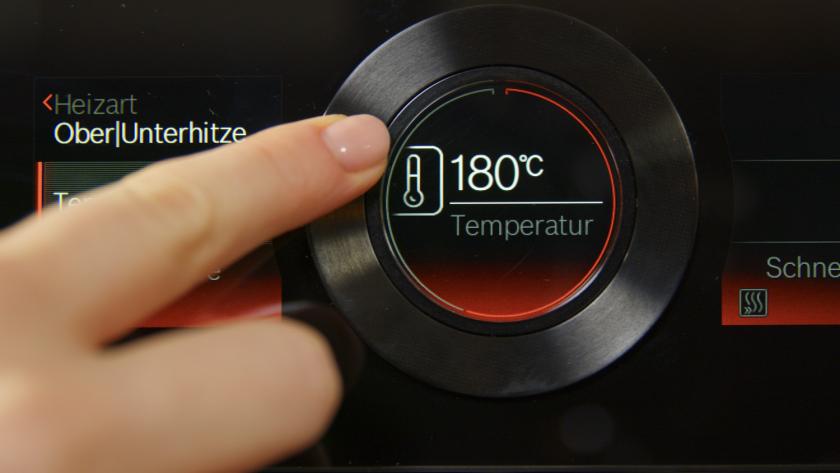 Der Backofen wird auf 180 °C Ober-/Unterhitze eingestellt.