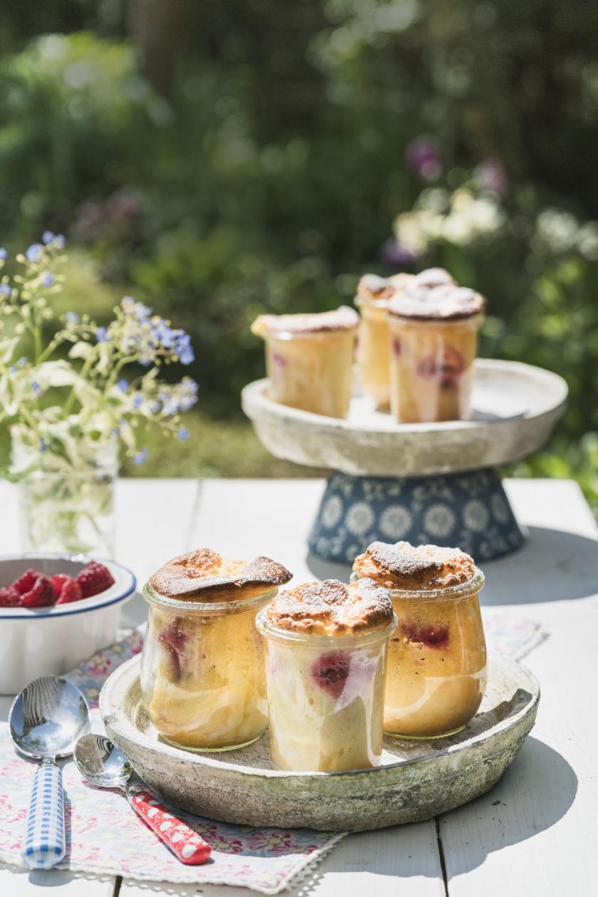 Käsekuchen im Glas backen mit Himbeeren | Simply Yummy