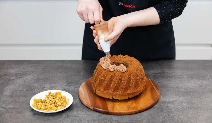 Kaffeekuchen mit Walnusskrokant richtig saftig | Simply Yummy