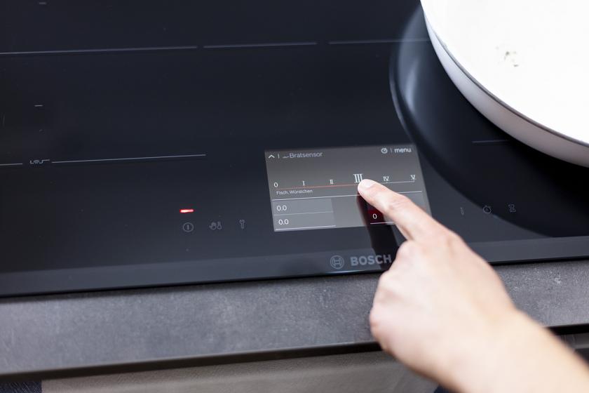 Der Herd wird eingeschaltet.