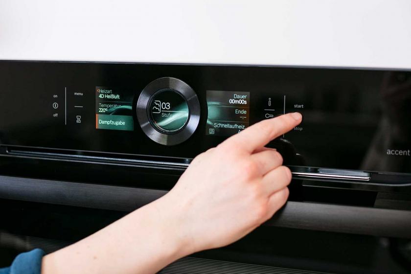 Der Backofen wird eingeschaltet.