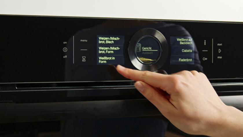 Der Backofen wird auf "Weißbrot in Formen" eingestellt.