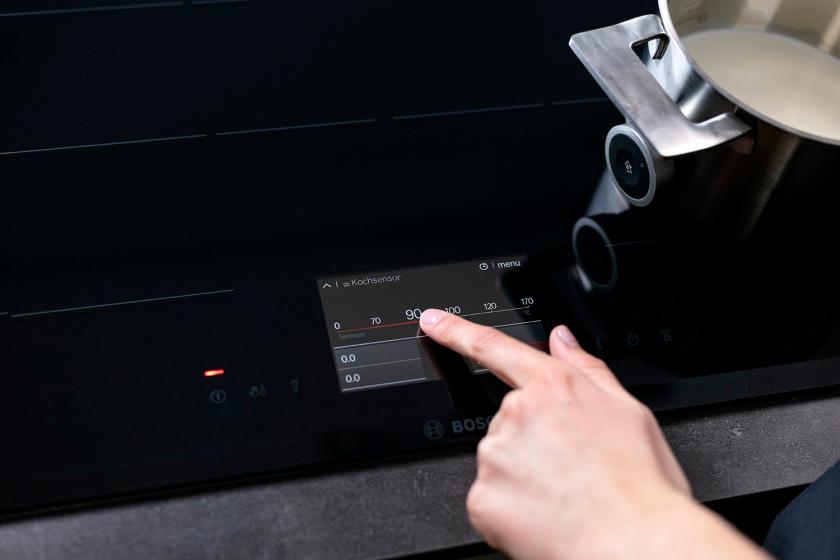 Der Herd wird eingeschaltet.