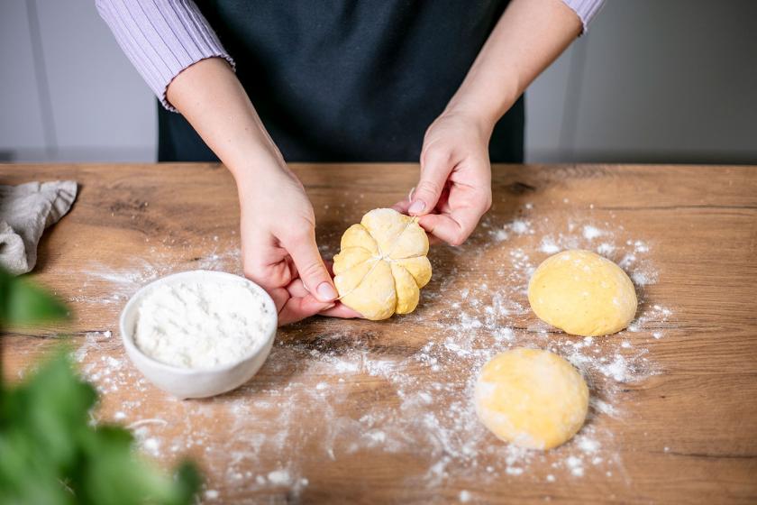 Kürbisbrötchen: Rezept mit Tipps zum Formen | Simply Yummy