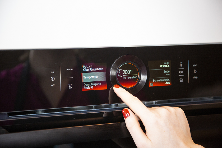 Zum Garen der Kumpir wird der Backofen angeschaltet.