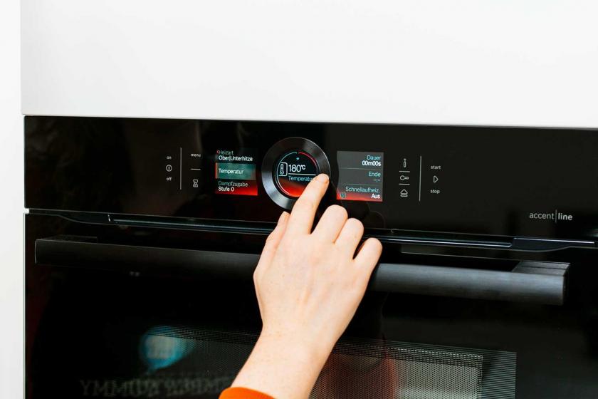 Der Backofen wird eingeschaltet.