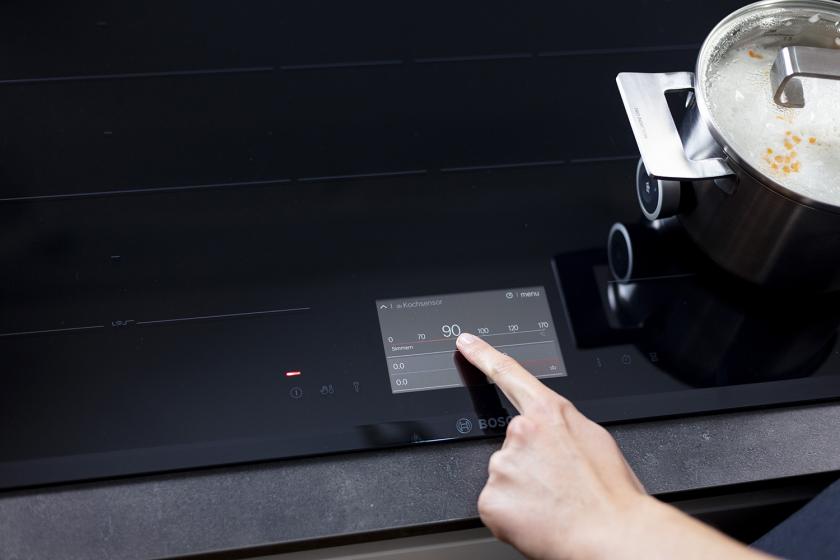 Der Herd wird eingeschaltet.
