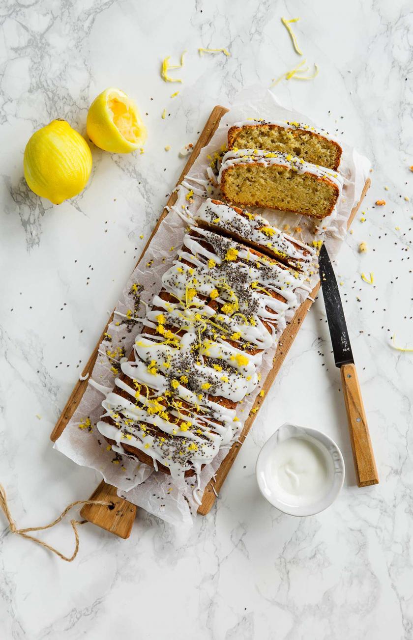 Low Carb Zitronenkuchen mit Chia-Samen | Simply Yummy
