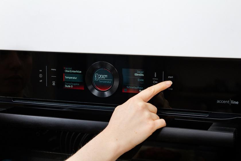 Der Backofen wird eingeschaltet.
