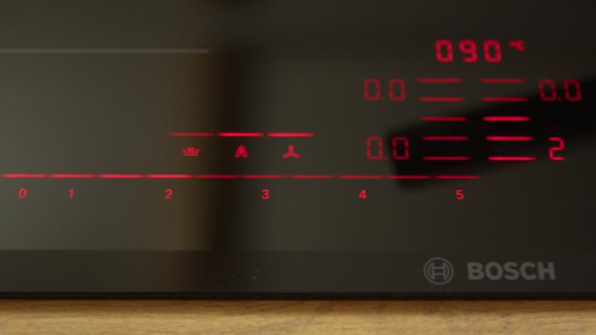 Der Herd zeigt 90 °C an.