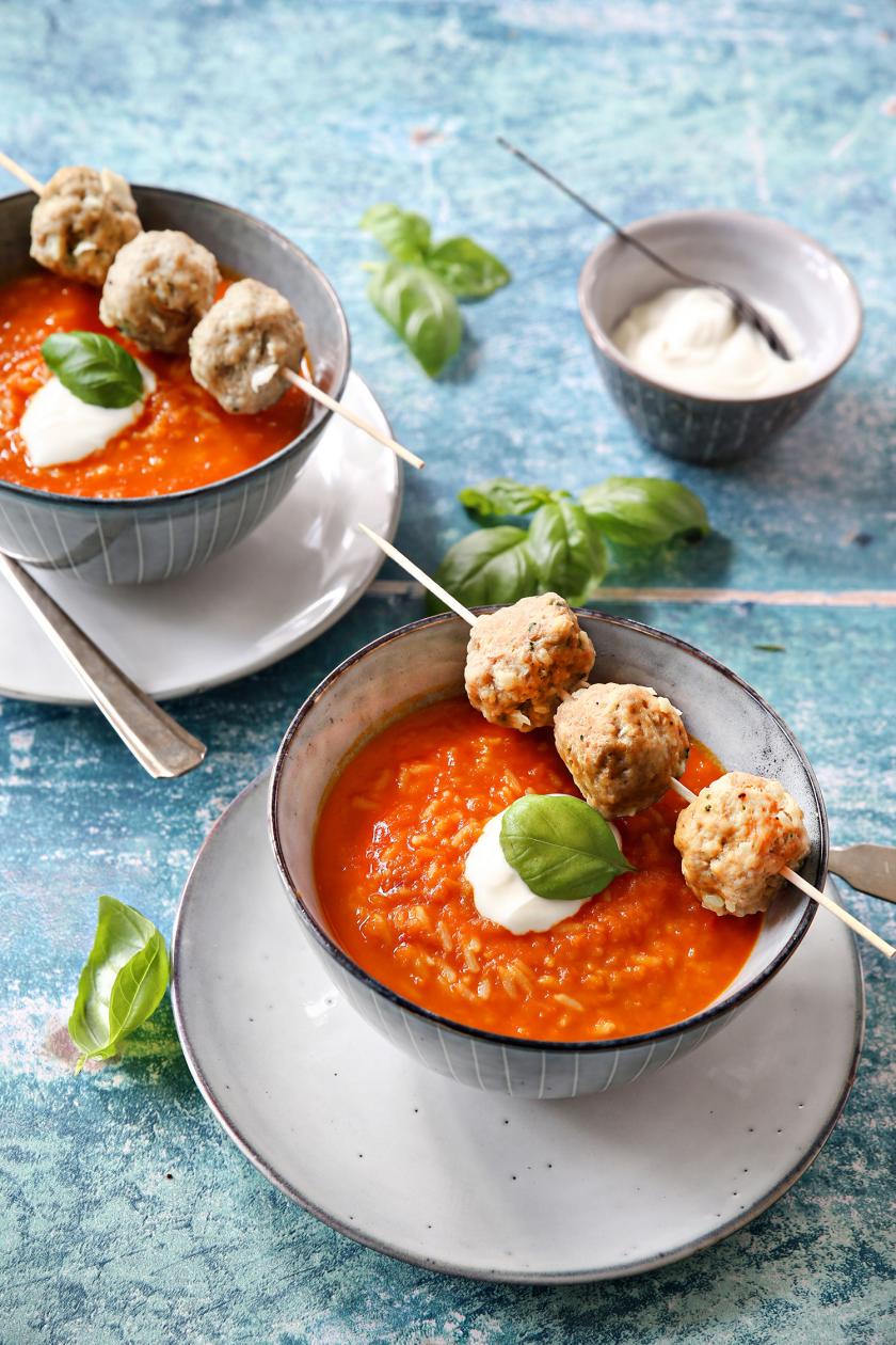 Paprika-Reis-Suppe und Hackbällchen im Cookit | Simply Yummy