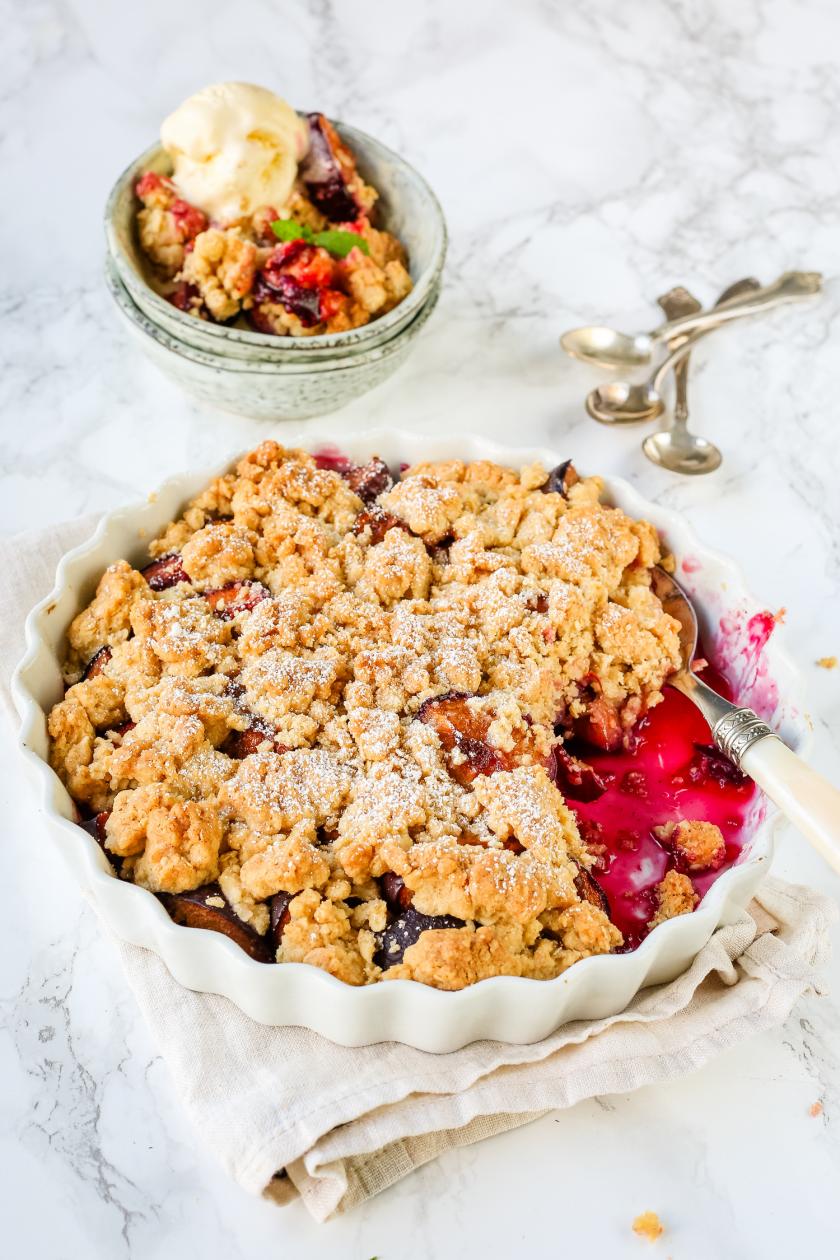 Pflaumen-Crumble mit Haferflocken-Streuseln | Simply Yummy