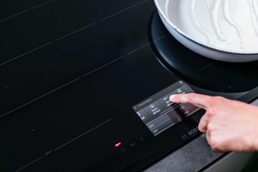 Der Herd wird eingeschaltet.