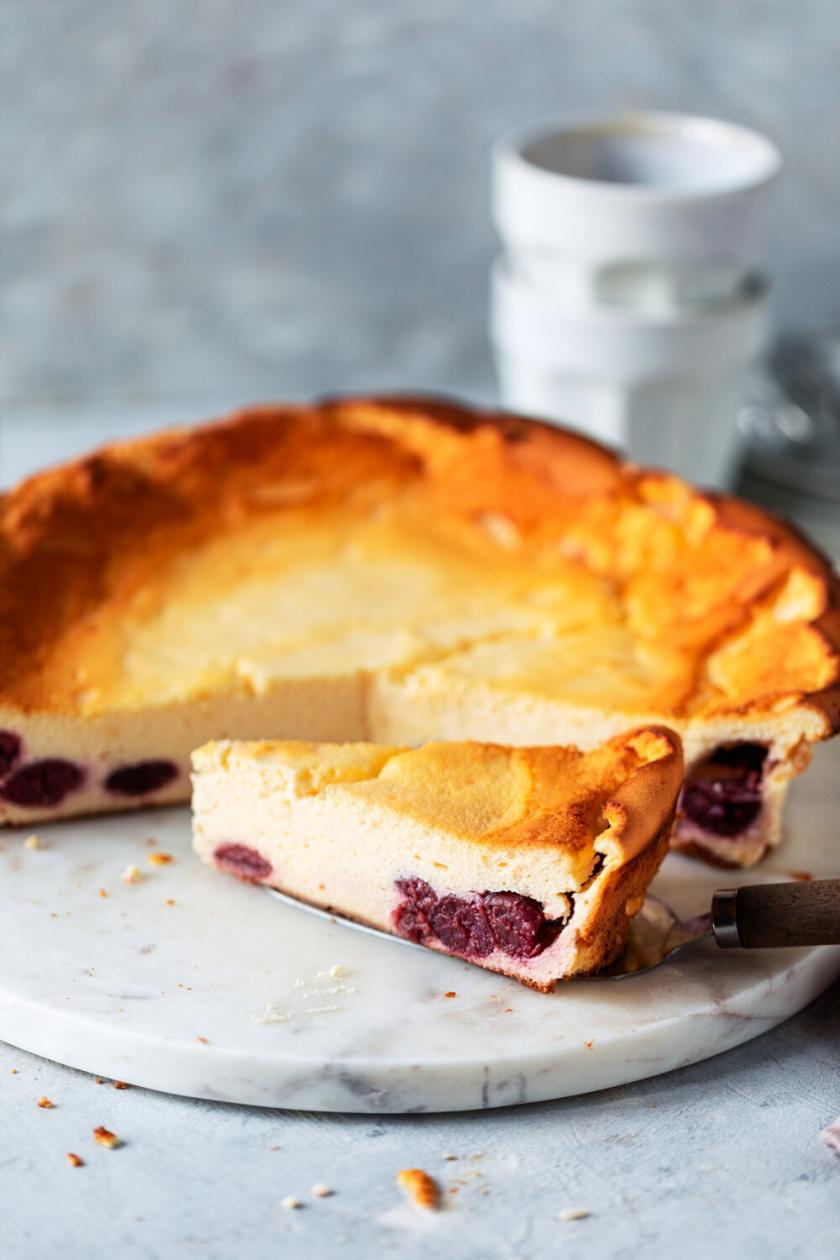 Saftiger Quarkkuchen mit Kirschen | Simply Yummy