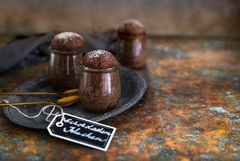 Kleine Rotweinkuchen im Glas