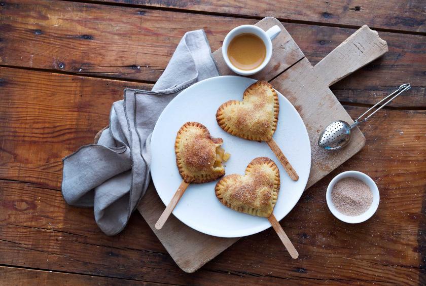 Apfel-Zimtküchlein am Stiel